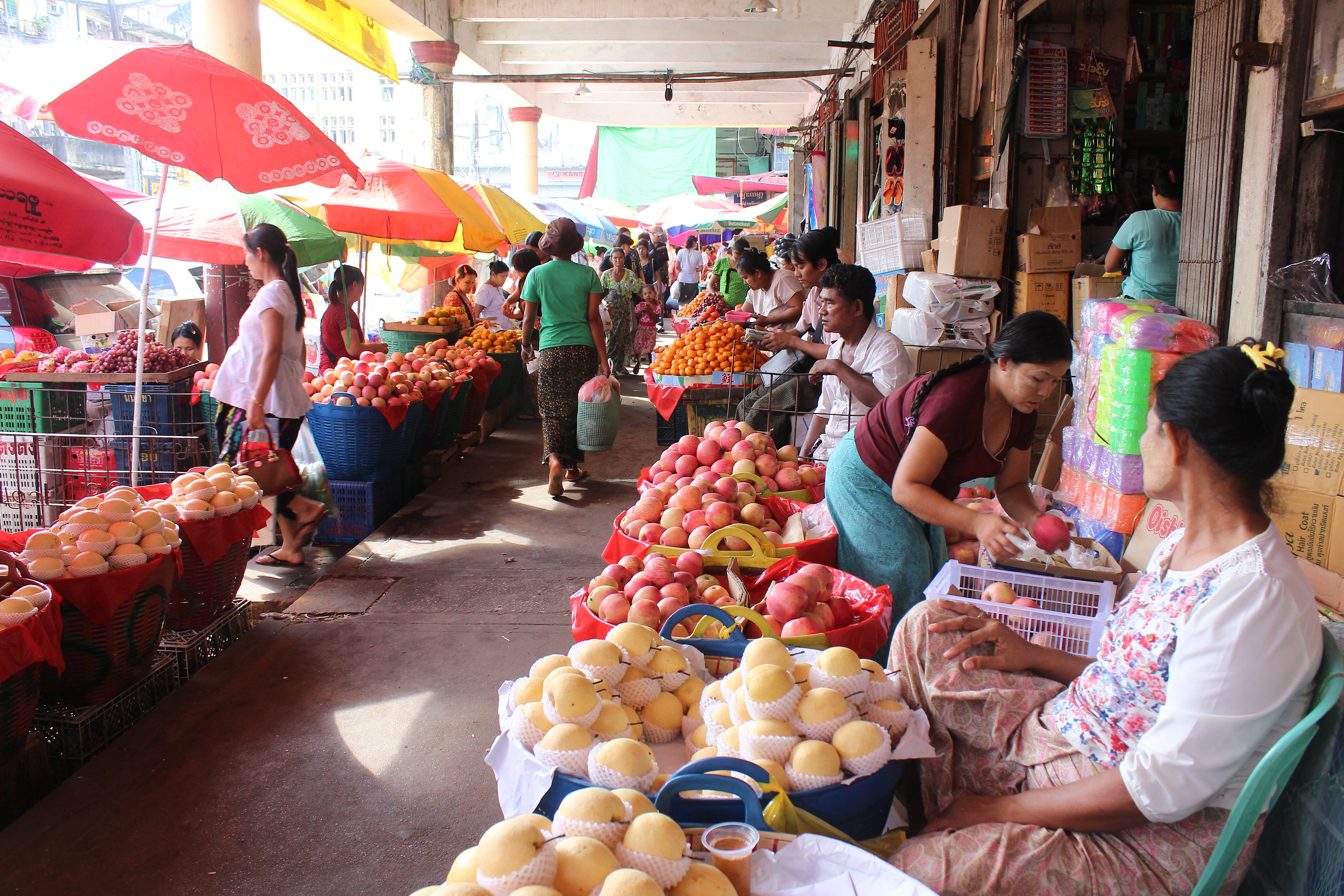 Fruit market beneath arcade structure